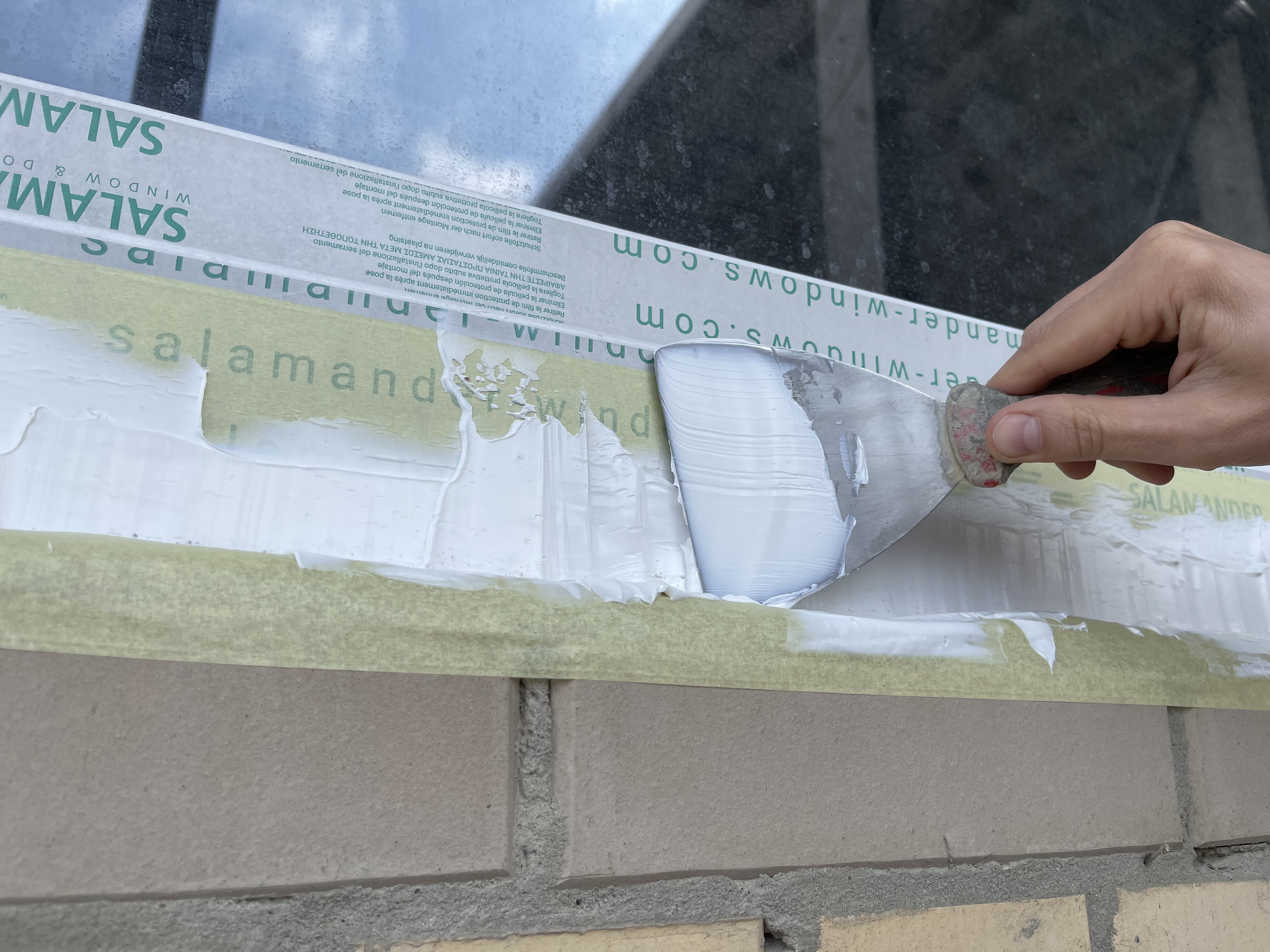 Оконные герметики PROFFLEX: надежное решение для герметизации монтажных швов